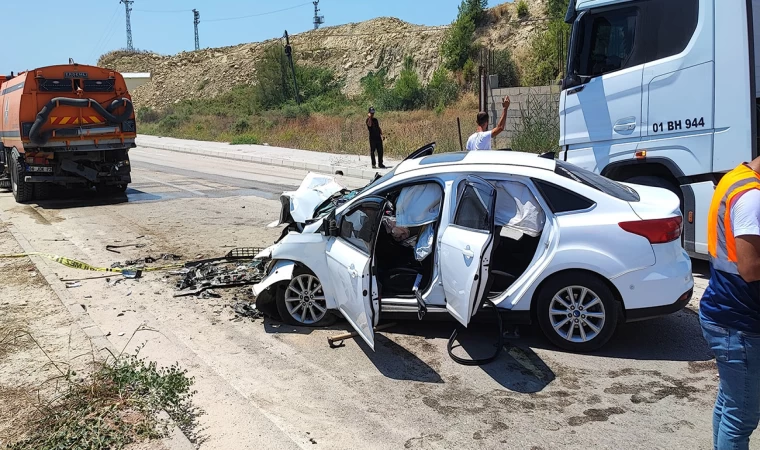 Temizlik kamyonu ile otomobil çarpıştı: 1 ölü, 3 yaralı