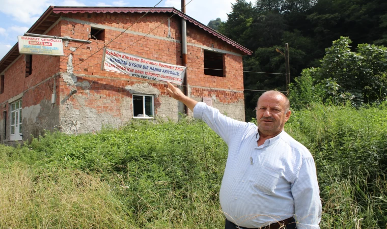 Bu pankartı görenler önce şaşırıyor sonra gülüyor