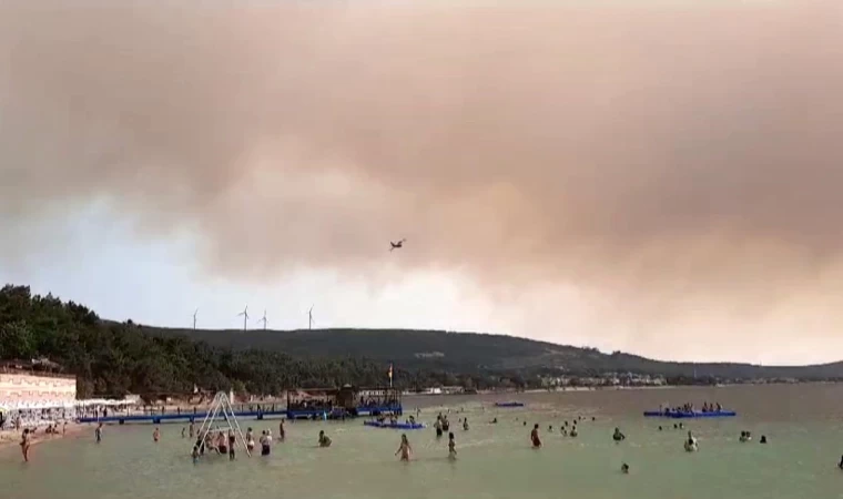 Çanakkale'de Bir Yanda Deniz Keyfi, Diğer Yanda Hüzün