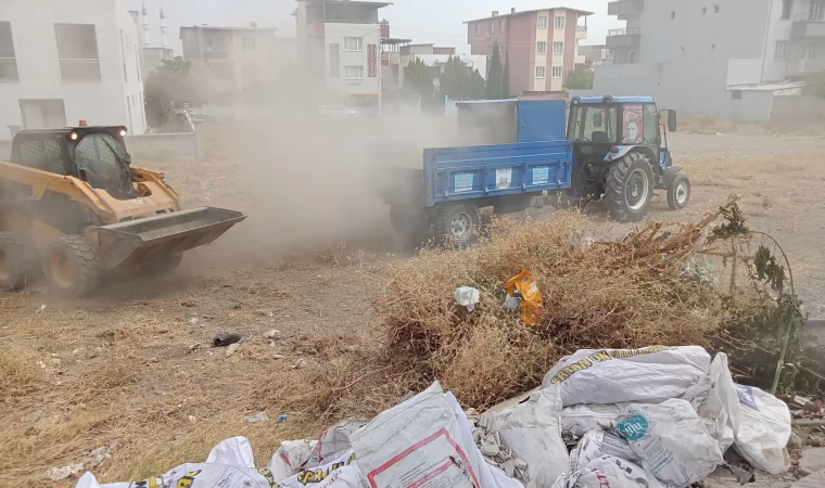 Şehzadeler Belediyesinden Yaşanılabilir Bir Çevre İçin Temizlik Çalışması