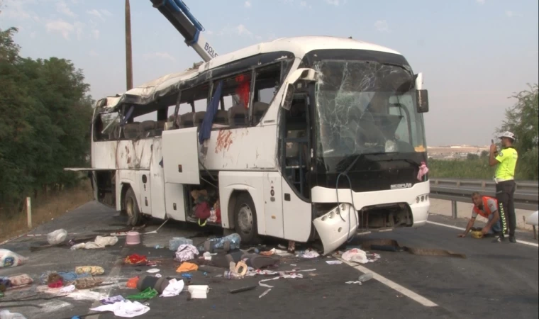 Düğün Yolculuğu Facia İle Sonuçlandı: 1’i Polis 6 Ölü 42 Yaralı