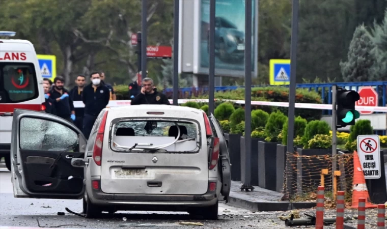 İçişleri Bakanlığına Bombalı Saldırı Girişimi! Teröristlerden Biri Kendini Patlattı