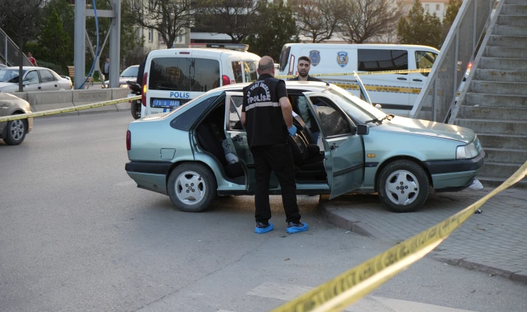 Önce kaza yaptı, ardından sevgilisini boğazından bıçakladı