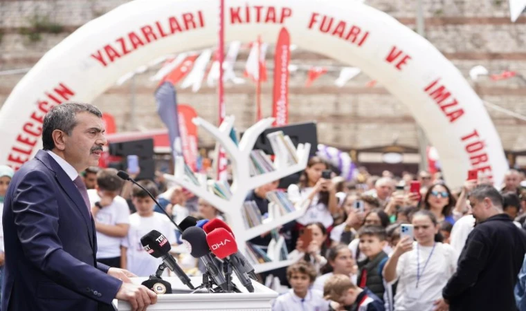 Bakan Tekin ’Geleceğin Yazarları’ projesinde