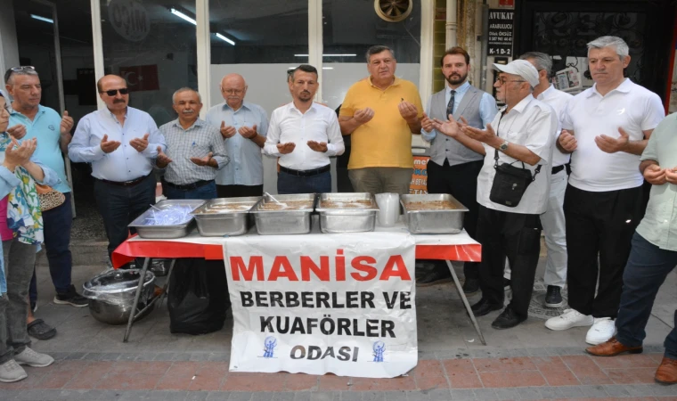 Manisa Berberler ve Kuaförler Odası’ndan aşure hayrı 