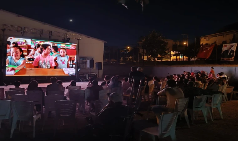 Manisa'da açık hava sinema etkinliği devam ediyor