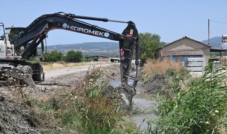 MASKİ'den Yeşilköy Mahallesi'nde dere temizliği