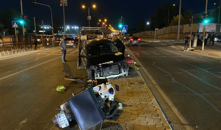 Otomobilin çarptığı motokurye hayatını kaybetti