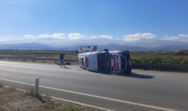 Hasta nakil aracı ile kamyonet çarpıştı: 1’i ağır 3 kişi yaralandı