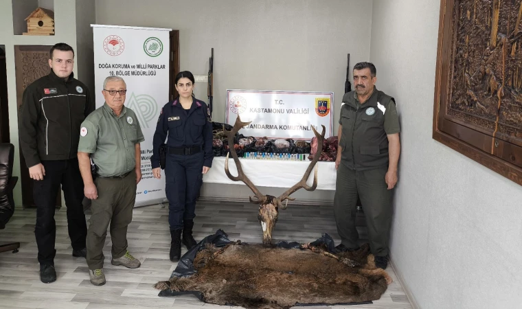 Vurdukları geyikten sucuk yapmışlar