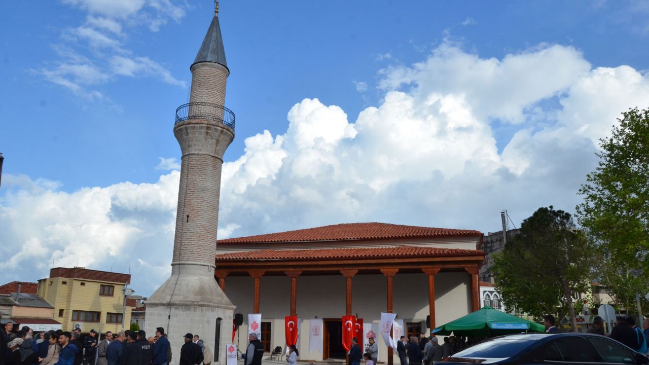 3 YIL ÖNCE DEPREMDE HASAR GÖRMÜŞTÜ: TEKRAR İBADETE AÇILDI