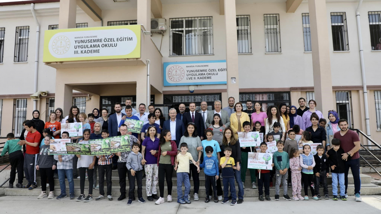 Başkan Çerçi ıhlamur fidanlarını özel öğrencilerle birlikte toprakla buluşturdu