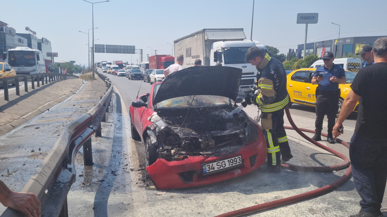 Bugün aldığı otomobili alev alev yandı