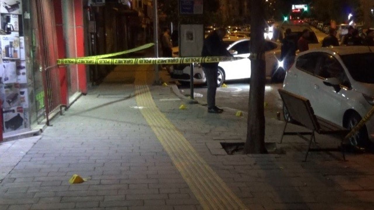 Cadde üzerinde bıçaklı, silahlı saldırıya uğrayan şahıs hayatını kaybetti