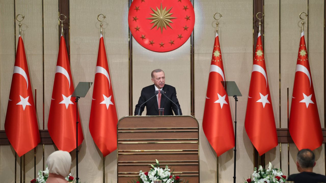 Erdoğan: 'Diğer sınamalar gibi deprem felaketinin de altında kalmadık, Allah'ın izniyle kalmayacağız'