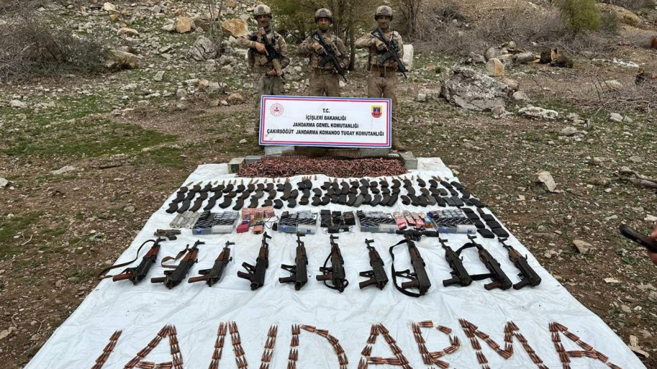 Jandarma, Cudi Dağı’nda çok sayıda mühimmat ve patlayıcı ele geçirdİ