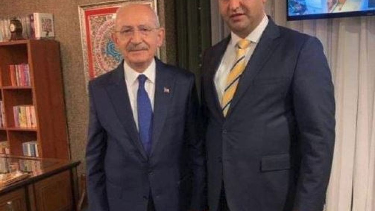 Kılıçdaroğlu'nun seccadeye bastığı karedeki isim konuştu