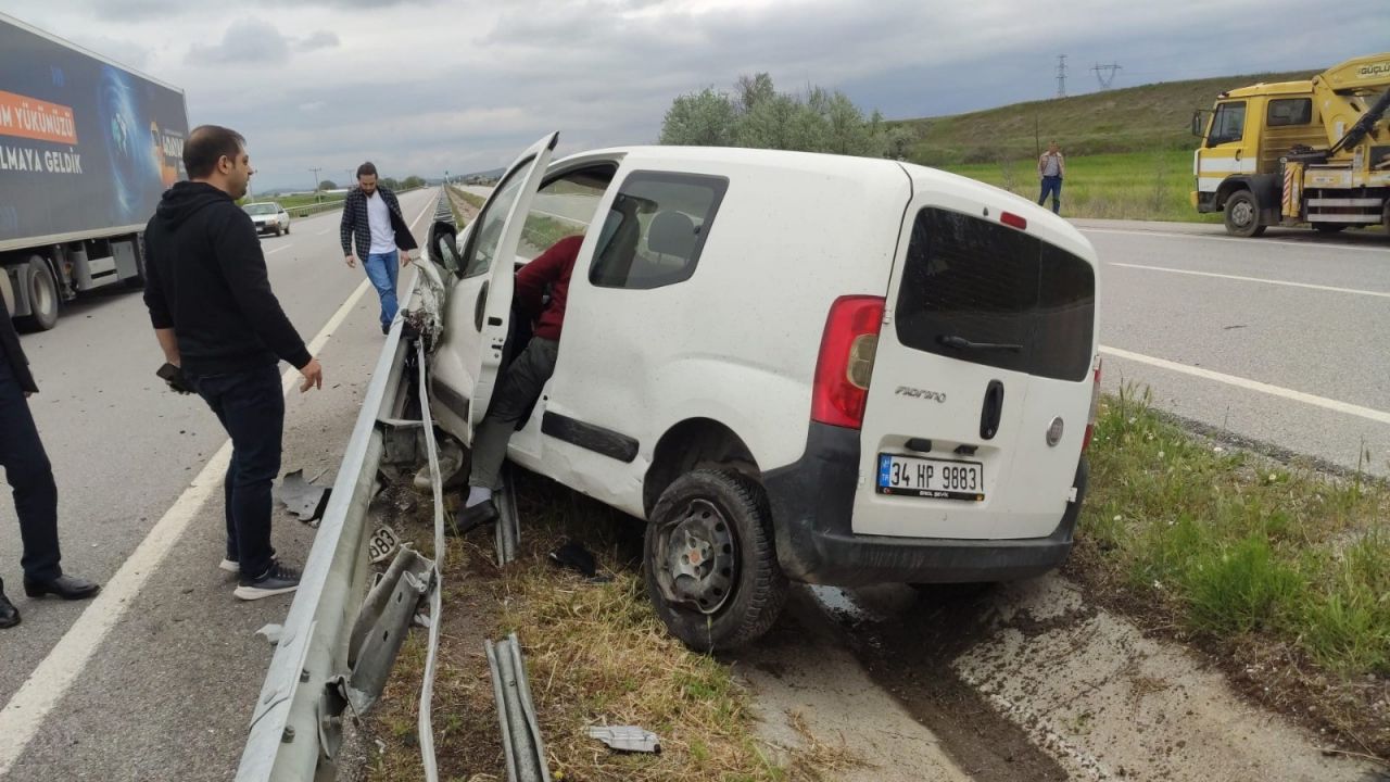 Kontrolden çıkan otomobil bariyerlere çarptı: 1 yaralı