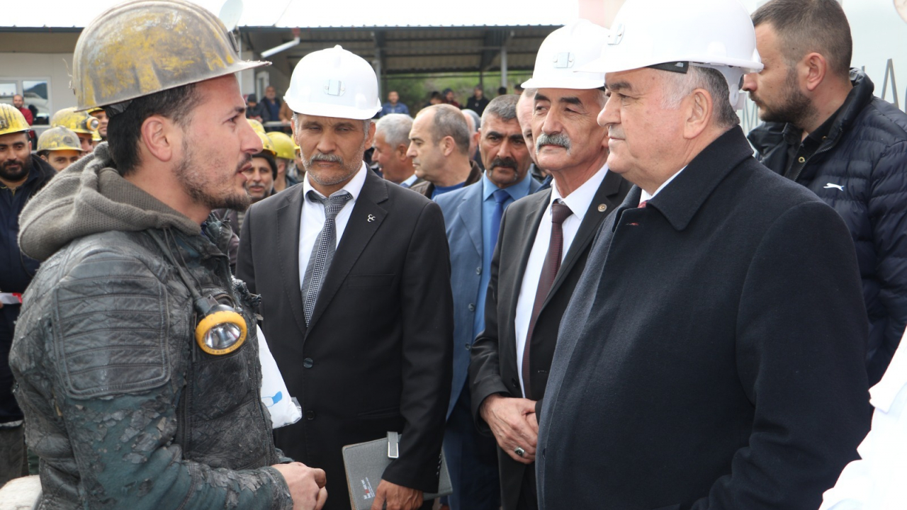 Madencilerle buluşan Erkan Akçay,  “Sizler Üstün Hizmet Madalyasından çok daha fazlasına layıksınız” 