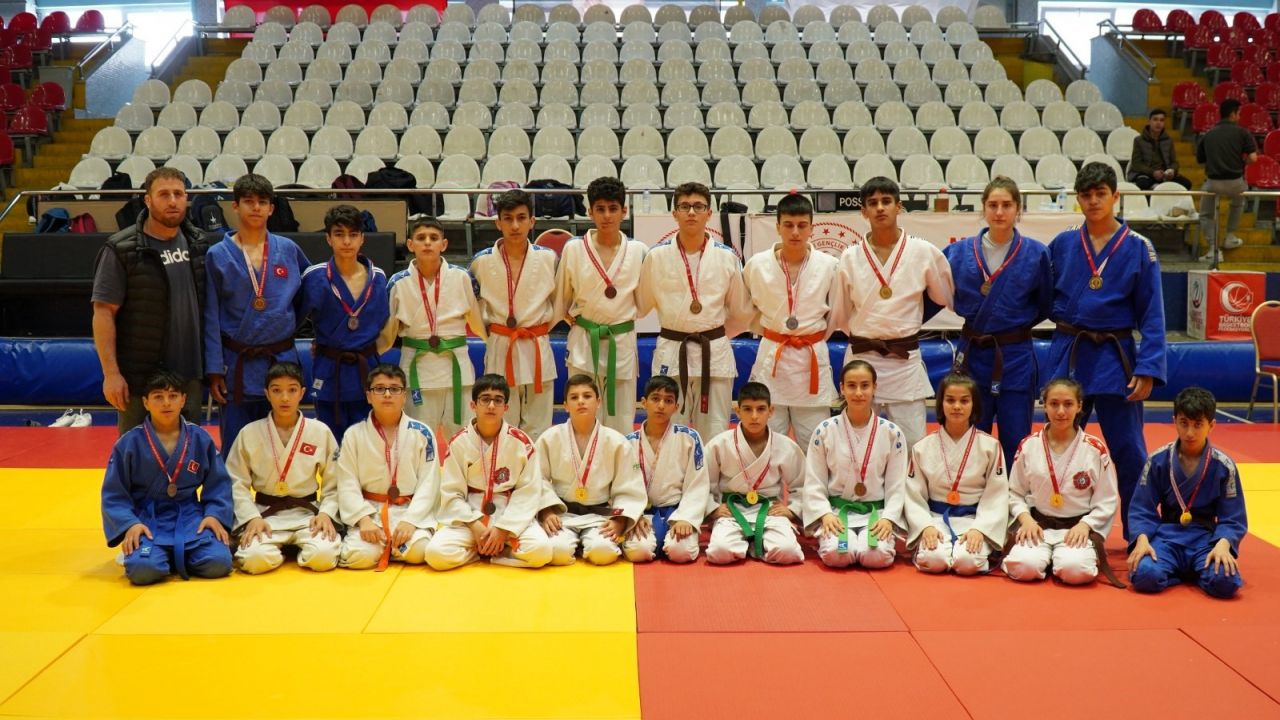 Manisa'da Anadolu Yıldızlar Ligi Judo İl Seçmeleri yapıldı