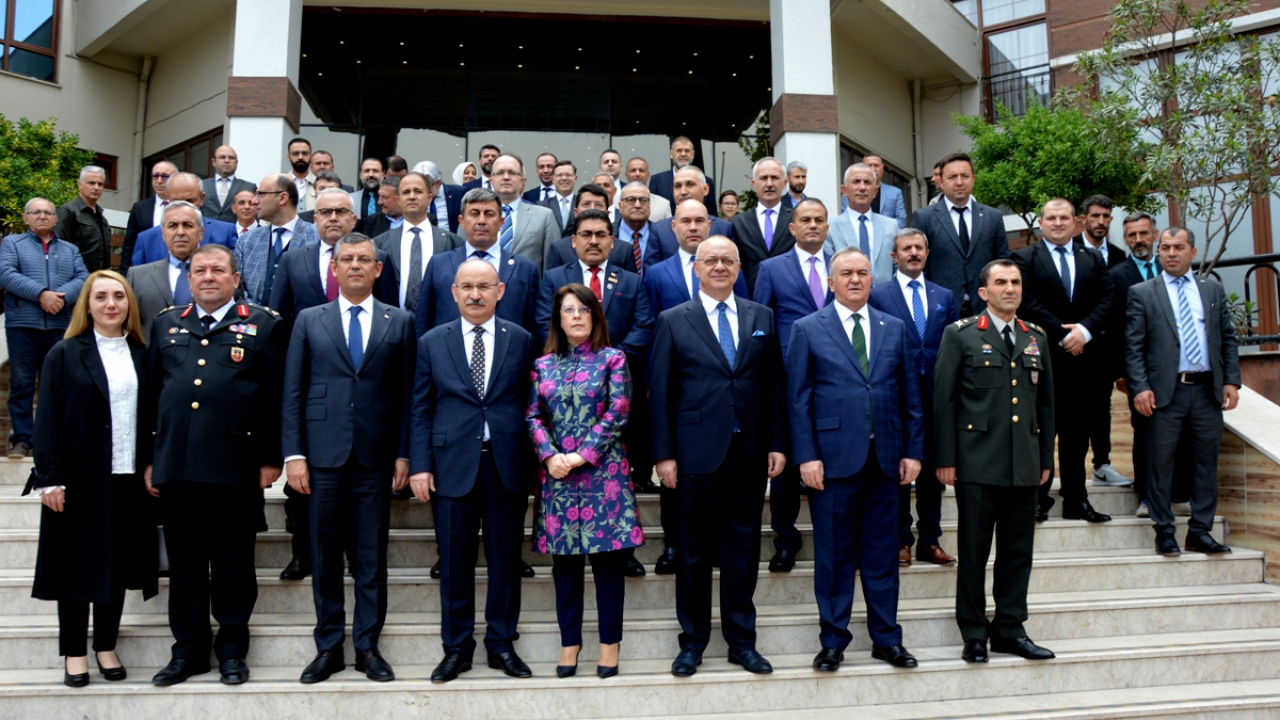 Manisa protokolü ve siyasi partilerin bayramlaşma programı belli oldu 