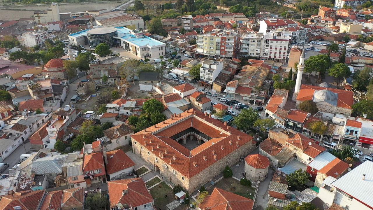 Menemen Belediyesi’nden tarihi çarşıya ipeksi dokunuş