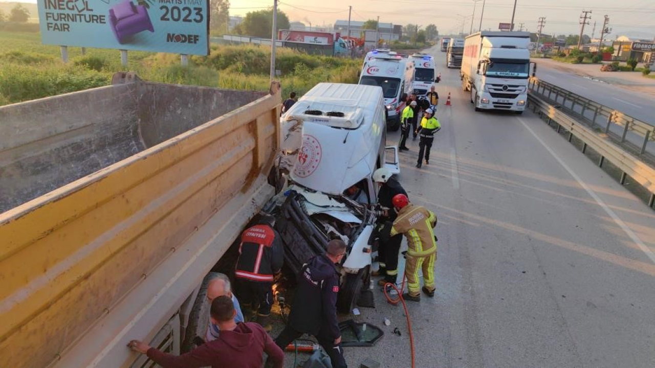 Öğretmenin öldüğü, 16 öğrencinin yaralandığı feci kaza kamerada