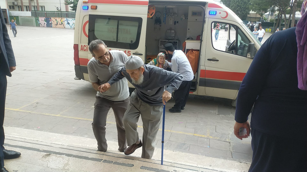 OY KULLANMYA AMBULANS İLE GİTTİLER