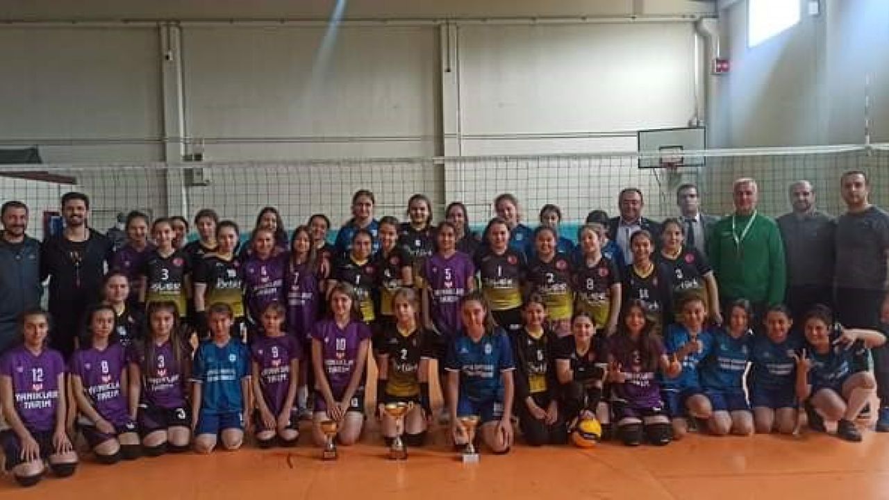 Sarıgöl'de ortaokullar arası voleybol turnuvası