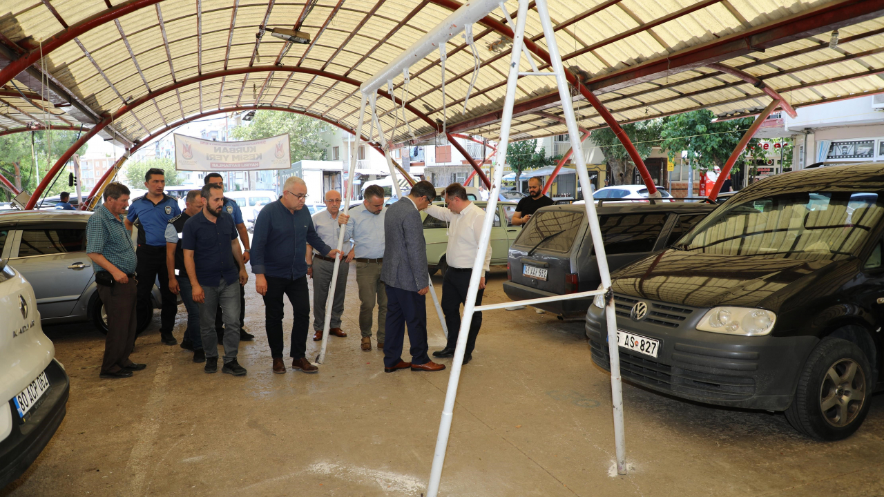 Şehzadeler’de kurban kesim yerleri bayrama hazır