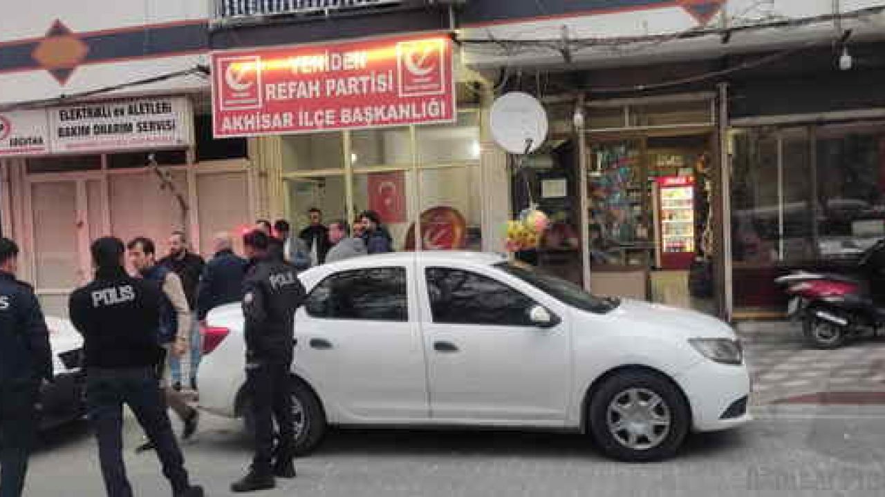 Yeniden Refah Partisi Akhisar ilçe binasına bıçaklı saldırı gerçekleştirildi!