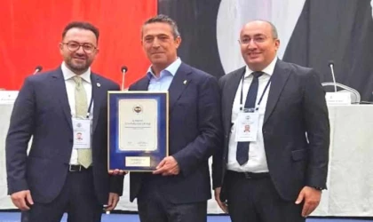 Ali Koç, Erzurum Fenerbahçeliler Derneği’ne akreditasyon belgesini verdi