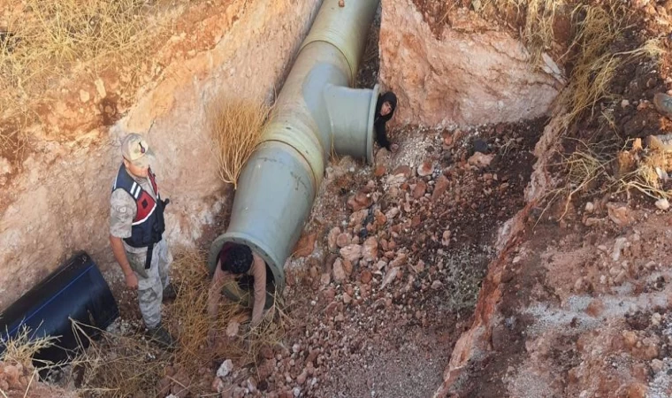 Jandarma Sulama Borusunda 3 Kaçak Göçmen Yakaladı