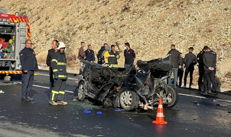 3 aracın karıştığı zincirleme kaza: 1 ölü, 6 yaralı