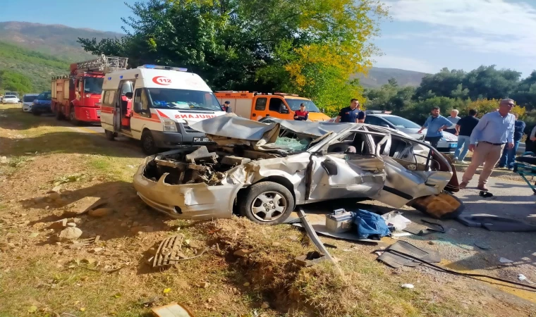 El freninin çekmeyi unutunca otomobil uçurumdan yuvarlandı: 1'i ağır 4 yaralı