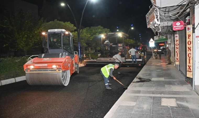 Gece gündüz çalışılarak asfalt çalışmalarını tamamladılar