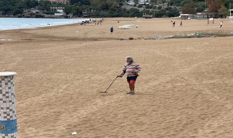 Turistlerin çekildiği plaj define avcılarına kaldı