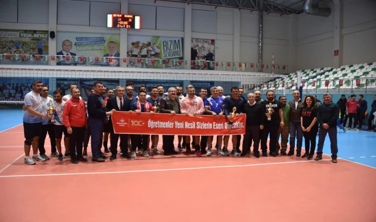 Öğretmenlerin voleybol turnuvasında şampiyon belli oldu