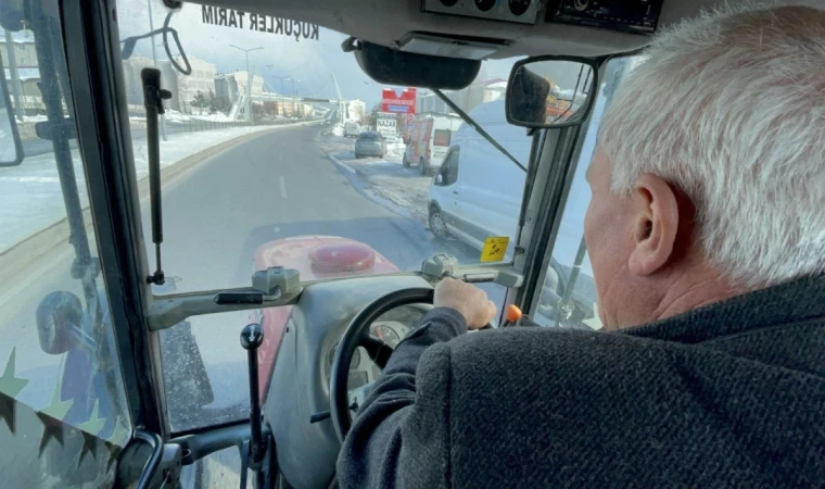 Nakliye firmalarına kızdı 700 kilometre yolu traktörüyle gitti