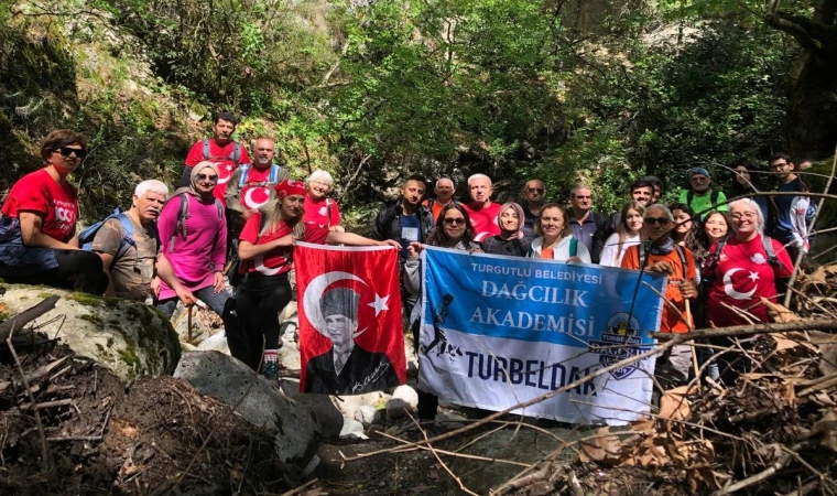 TURBELDAK ekibi’nden 23 Nisan’a özel yürüyüş 