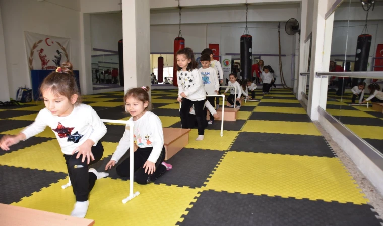 Şehzadeler Belediyesi'den çocuklara cimnastik kursu