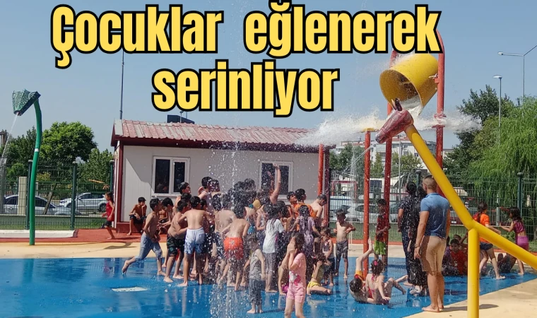 Çocuklar eğlenerek serinliyorlar