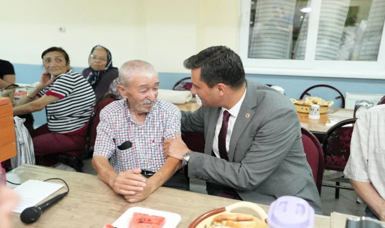 Başkan Zeyrek, Manisa Cemevi’nde vatandaşlarla oruç açtı