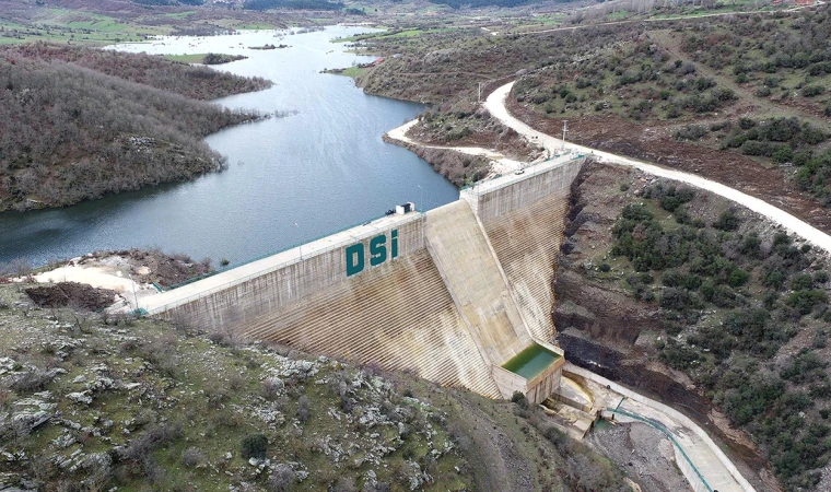 Manisalı üreticinin sabırsızlıkla beklediği barajdan ilk su verildi