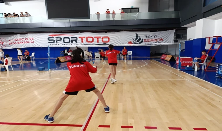 Yunusemre'nin badmintoncularından büyük başarı