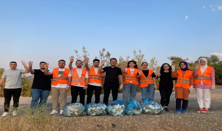 AK Parti gençlerden çevre temizliği