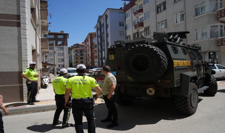 Polisi şehit etti, annesini rehin aldı!