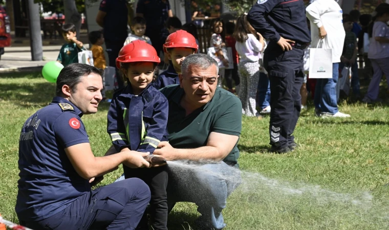 Aksiyon almada Türkiye'nin zirvesinde bulunan Manisa itfaiyesine teşekkür