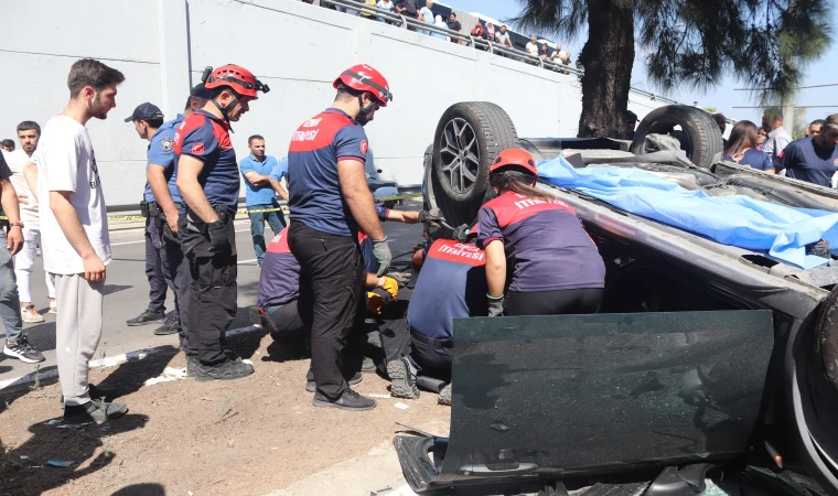 İzmir'deki kazada can pazarı: 3 ölü, 2 yaralı