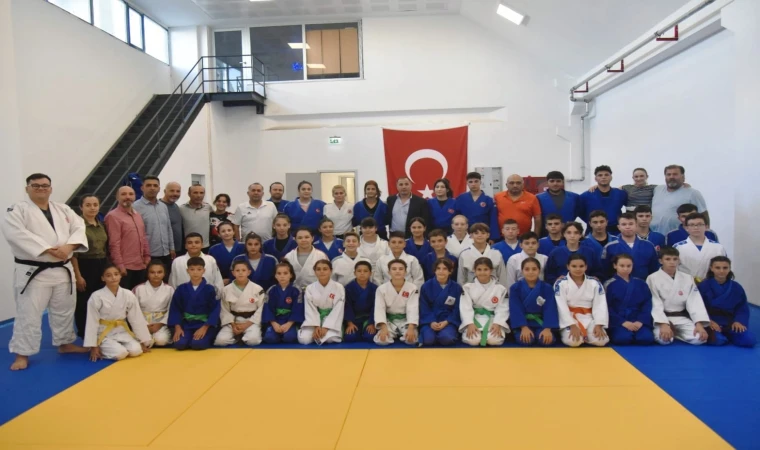 JUDO FEDERASYONU BAŞKANI SEZER HUYSUZ'DAN YUNUSEMRE'YE ZİYARET